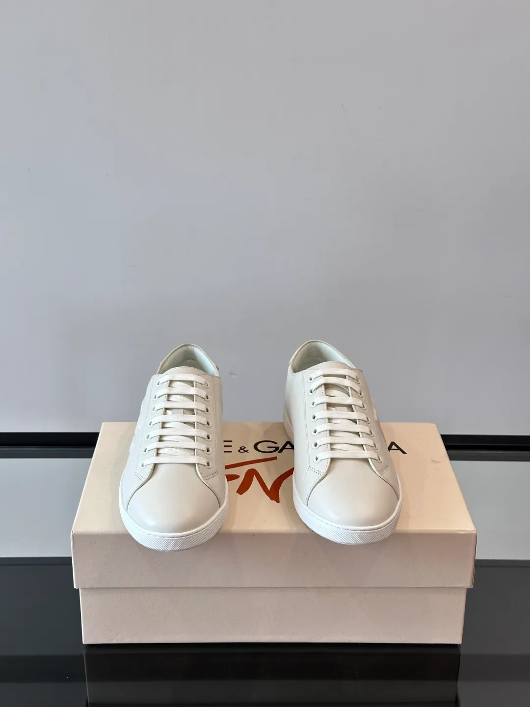 Men's shoes 💰p400 "DG" Dolce & Gabbana fashion casual shoes, high-end boutique men's casual sports shoes! Imported first layer cowhide. The contrasting color design attracts the eye, and the brand logo decoration on the tongue is exquisite and luxurious, super A level! Compared with the genuine product at the counter, the version is no worse at all! size: 38-44 (45 customized)